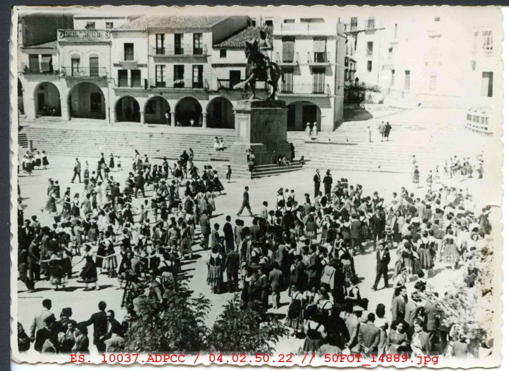 Celebración de una fiesta en la plaza Mayor de Trujillo