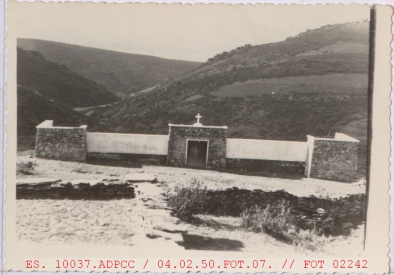 Cementerio de Navatrasierra