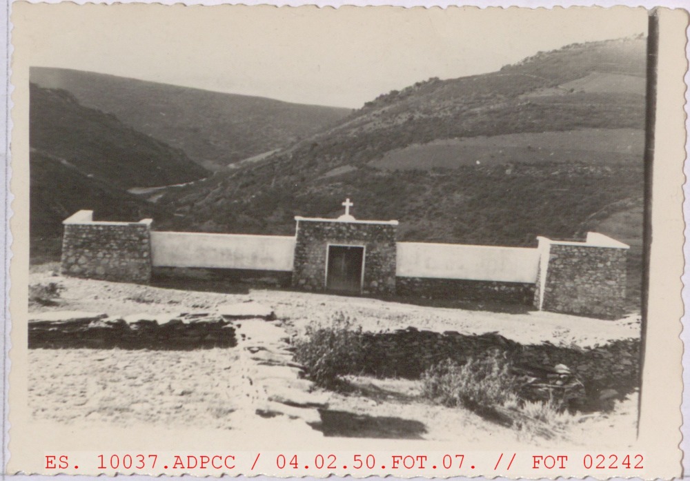 Cementerio de Navatrasierra