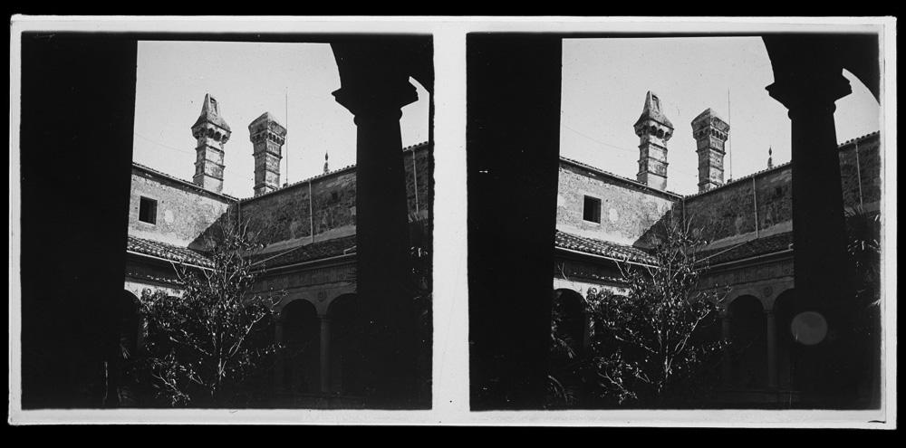 Claustro del Palacio de los Carvajal -Vargas