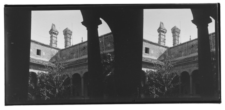 Claustro del Palacio de los Carvajal -Vargas