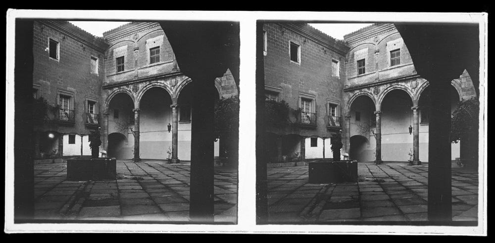 Claustro del Palacio Episcopal de Plasencia