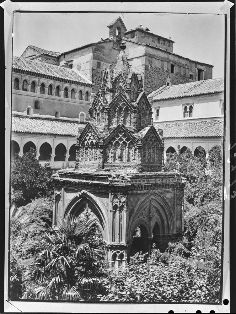 Claustro mudéjar y templete en barro cocido y ladrillo · Juan Miguel Pando Barrero, 1964
