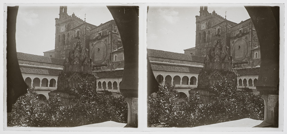 Claustro y templete mudéjares del Monasterio de Guadalupe