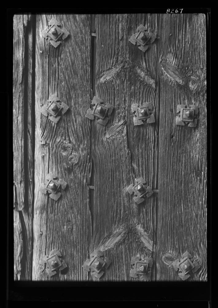 Clavos de la puerta principal de la iglesia del convento