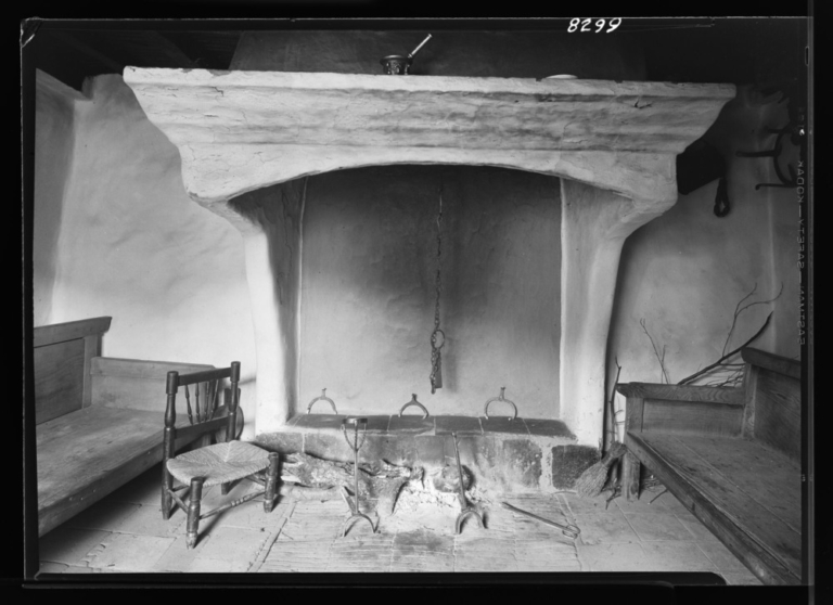 Cocina de una casa, chimenea