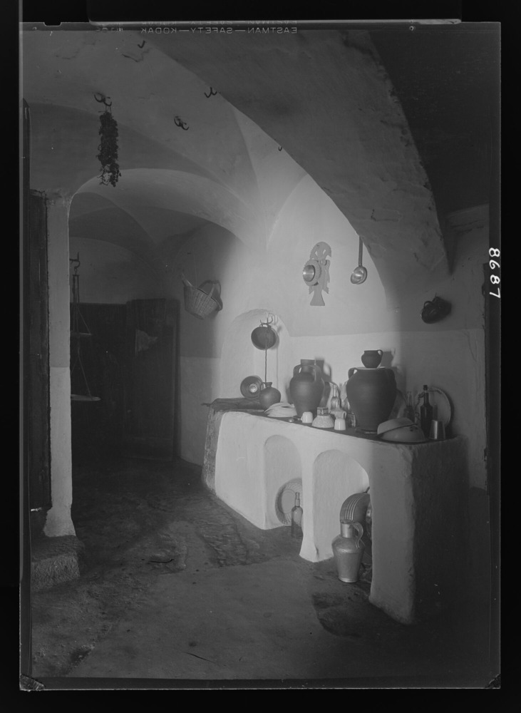 Cocina: vasar y pozo