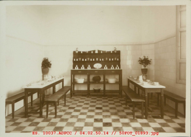 Comedor de niñeras de la Casa cuna en el Hospital Provincial