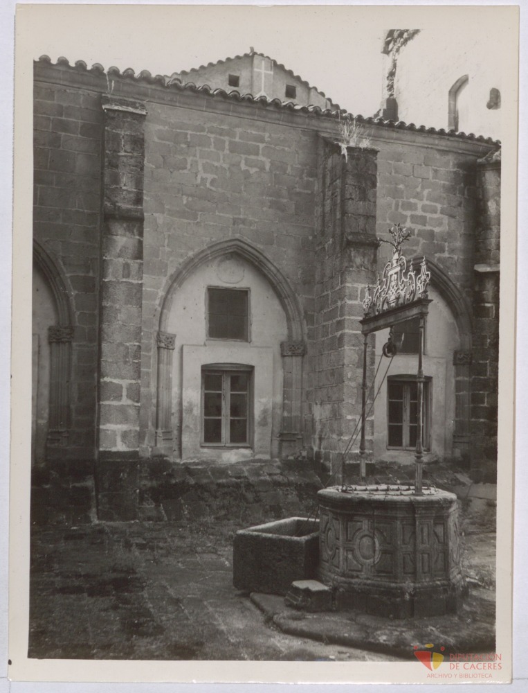 Coria: Claustro de la Catedral
