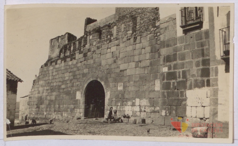 Coria: Muralla romana. Puerta del sol