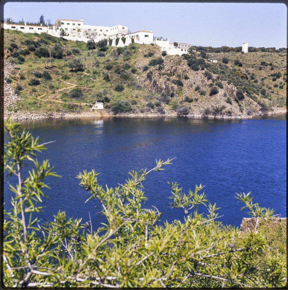 Cortijo sobre el Tajo, cerca de Almaraz