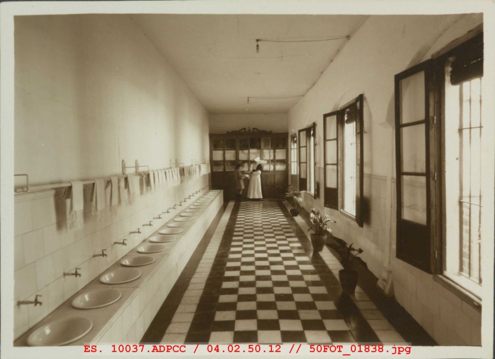 Cuarto de aseo de pequeños del Colegio Provincial de San