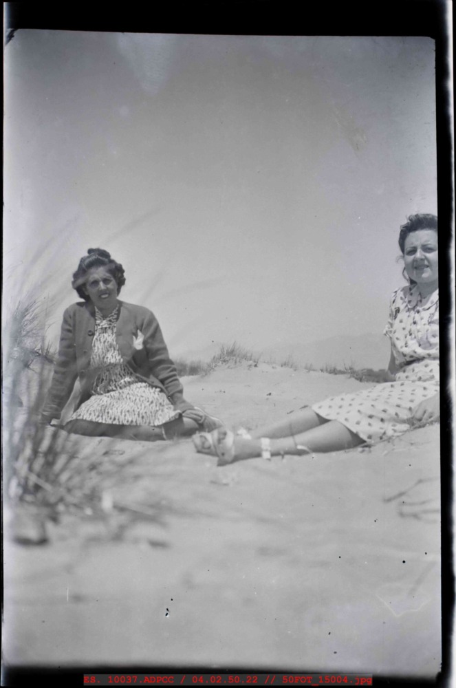 Dos mujeres en la playa