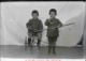 Dos niños en triciclo, 1928