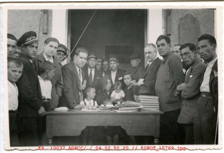Entrega en la estación de Cáceres del título de pensionista