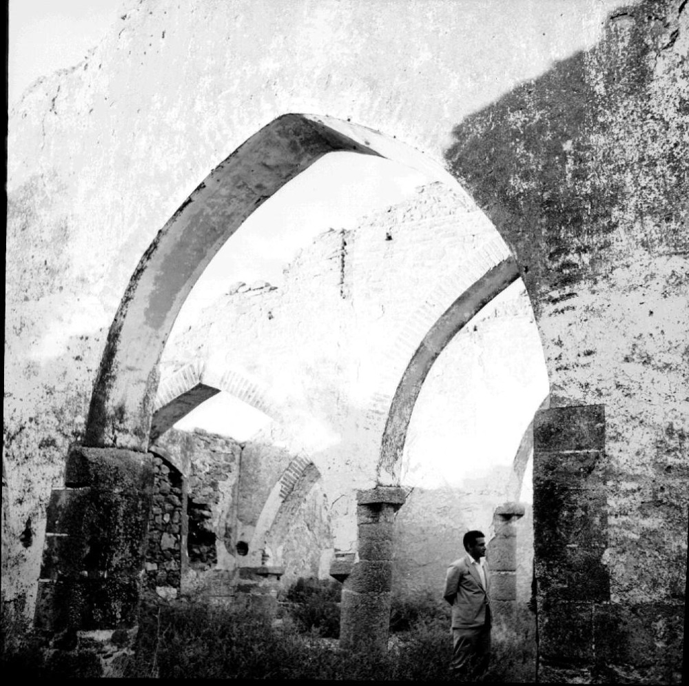 Ermita de Nuestra Sra. del Salor. Arcos en ruinas