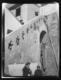 Escalera adornada con macetas de geranios · Ruth Matilda Anderson, 1928