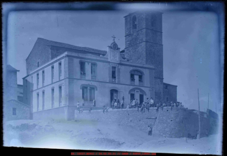 Fachada del Colegio del Niño Jesús y escuelas parroquiales