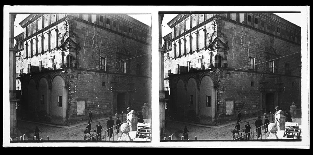 Fachada del Palacio de los Carvajal-Vargas, Duques de San Carlos · Aurelio de Colmenares y Orgaz