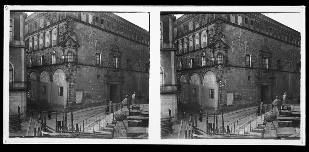 Fachada del Palacio de los Carvajal-Vargas, Duques de San Carlos
