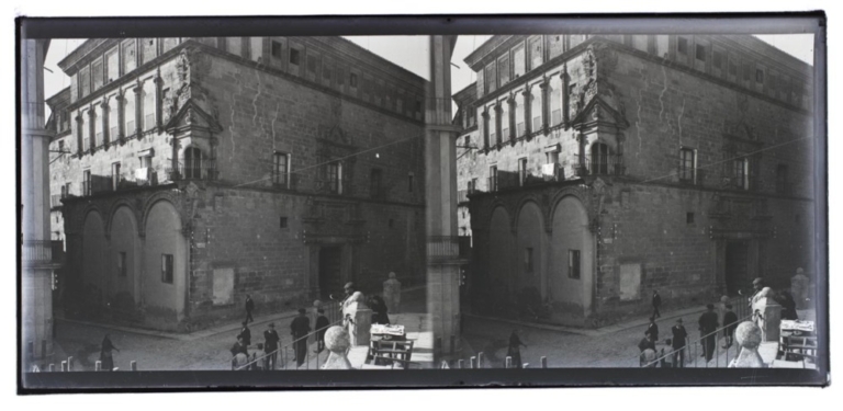 Fachada del Palacio de los Carvajal-Vargas, Duques de San Carlos