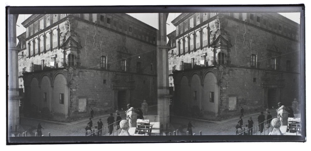Fachada del Palacio de los Carvajal-Vargas, Duques de San Carlos