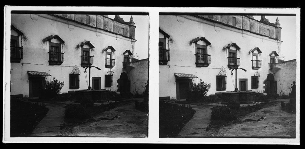 Fachada en patio de un palacio