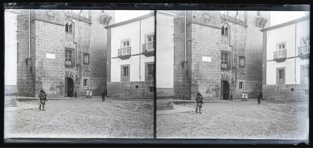 Fachadadel Palacio de los Golfines de Abajo