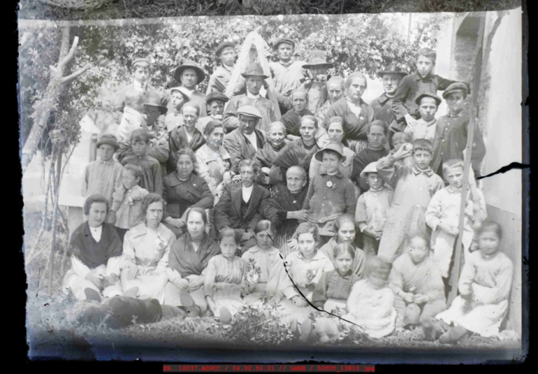 Familia de Sixto Pavón con sus empleados