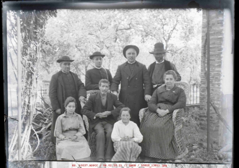 Familia de Sixto Pavón con tres sacerdotes