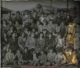 Fotografía de grupo de niñas y niños de varias edades, 1930