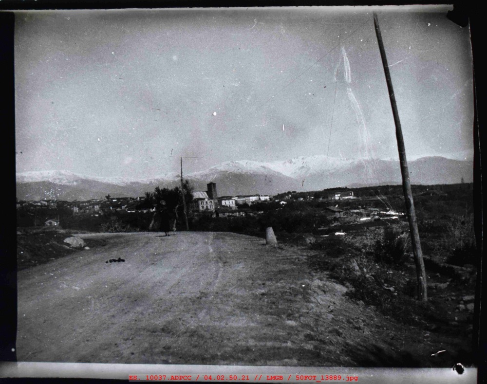Fotografía panorámica de Jaraíz de la Vera con las montañas