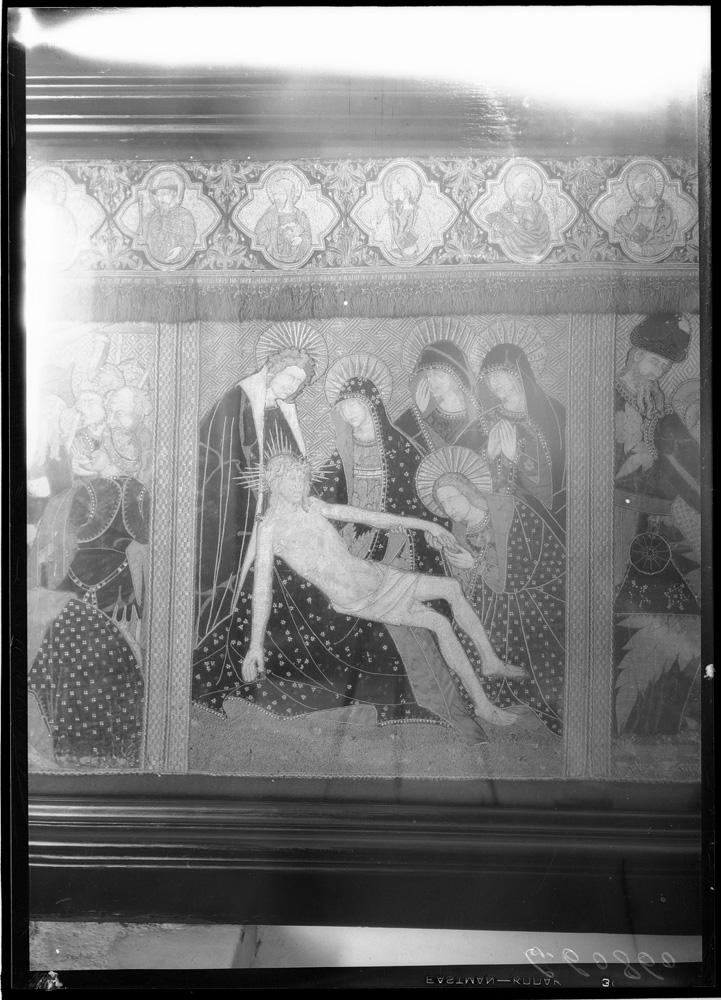 Frontal bordado con escena del Descendimiento