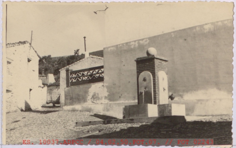 Fuente pública en Navatrasierra