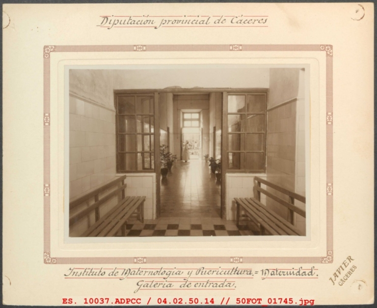 Galería de entrada de la Maternidad del Hospital Provincial