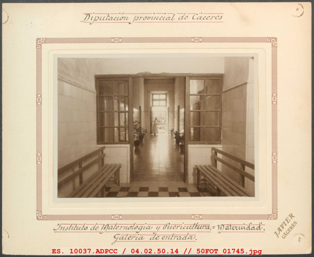 Galería de entrada de la Maternidad del Hospital Provincial