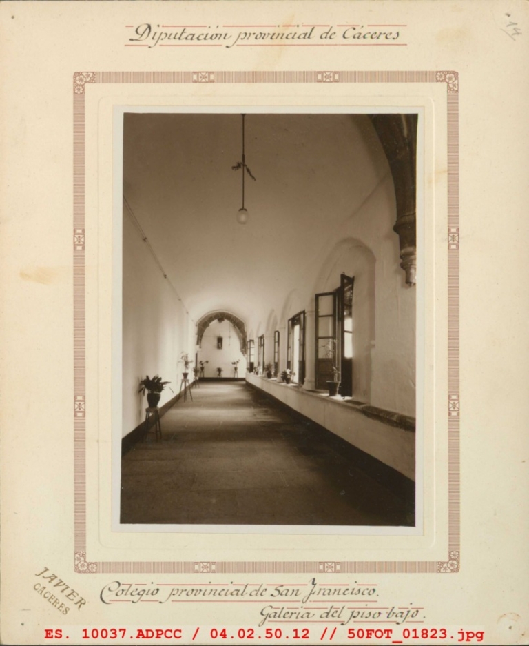 Galería del piso bajo del Colegio Provincial de San Francisco
