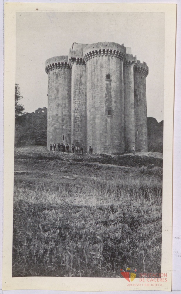 Granadilla: Castillo junto a la puerta de la villa