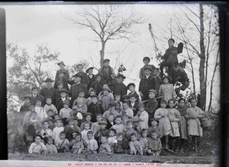 Grupo de catequesis en una excursión