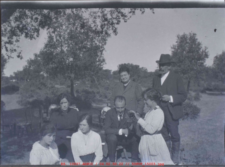 Grupo de personas en el campo