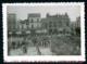 Grupo de personas en la plaza Mayor de Trujillo, 1950
