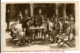 Grupos de personas en la terraza de un bar, 1940