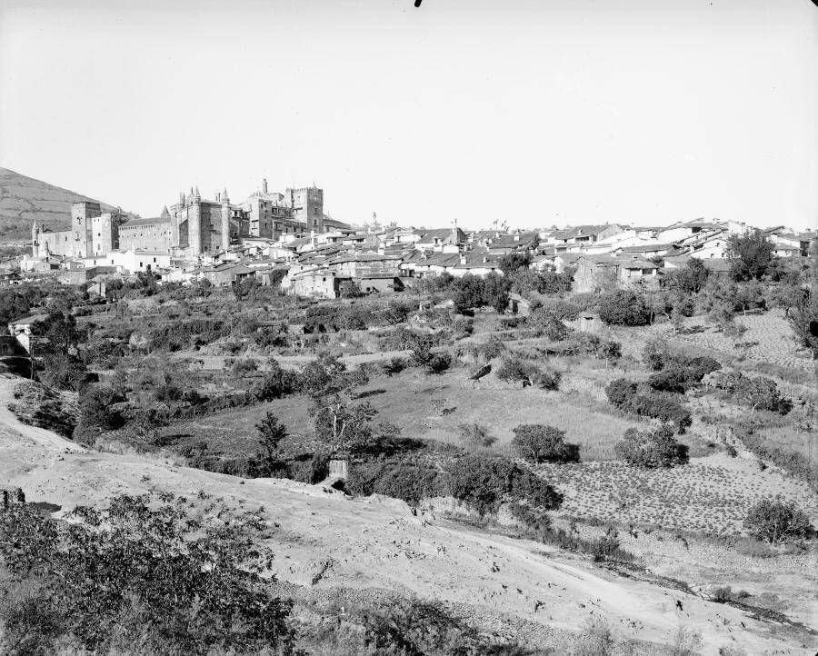 Guadalupe. Vista general. Monasterio y pueblo · Mariano Moreno García