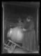 Hojalatero soldando una costura · Ruth Matilda Anderson, 1928
