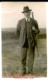 Hombre con escopeta de caza, 1940