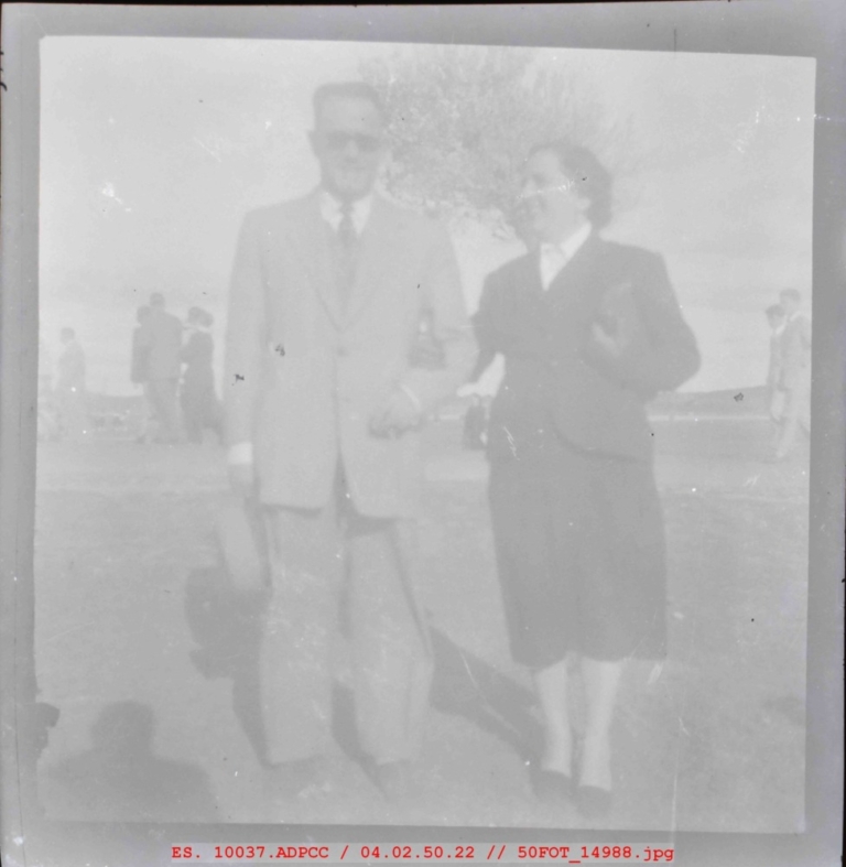 Hombre y mujer posando