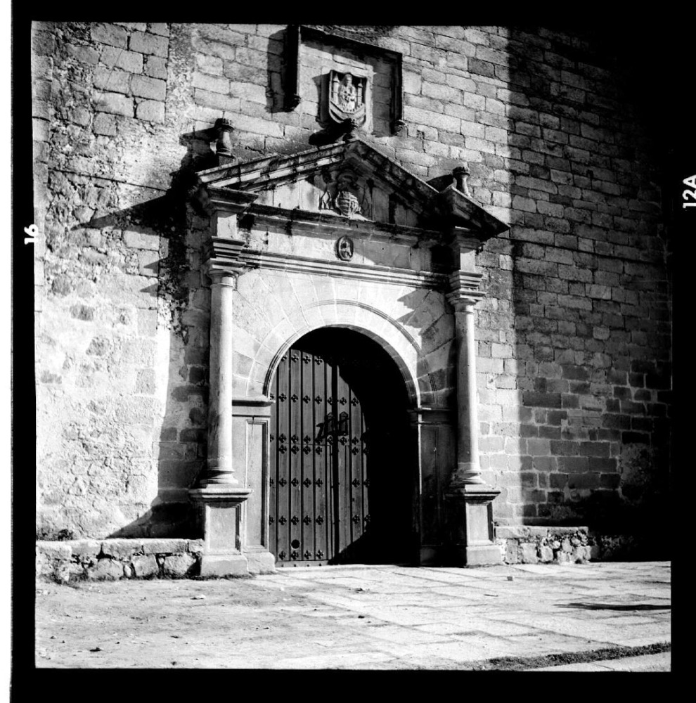 Iglesia de San Martín. Portal del lienzo