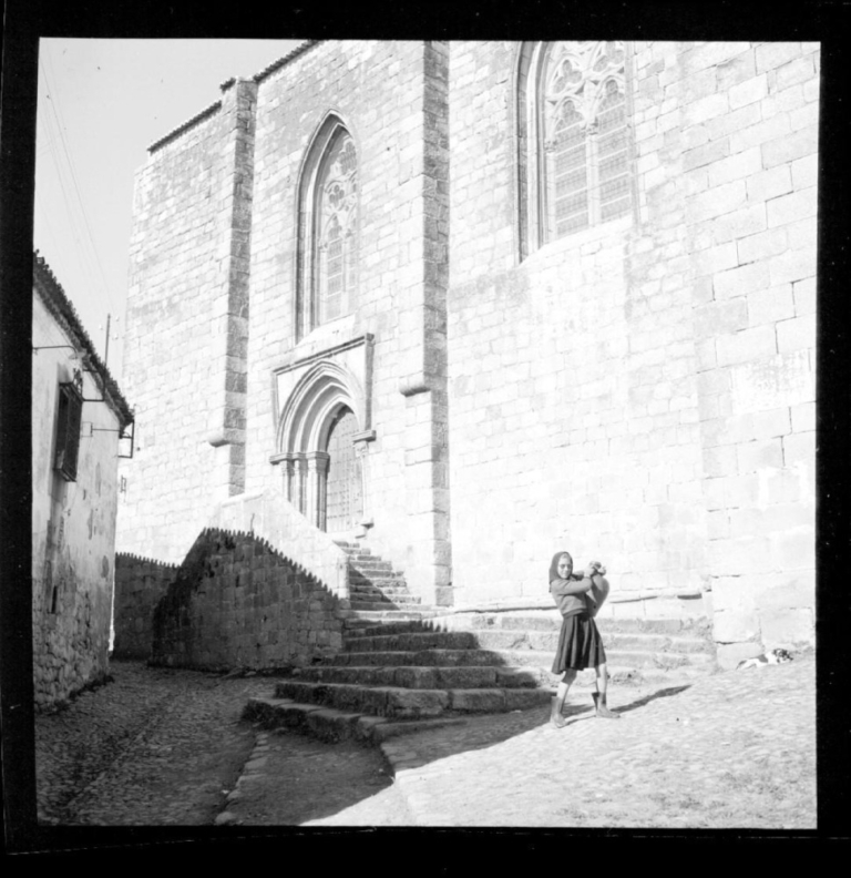 Iglesia de Santa María. Ventanales del exterior