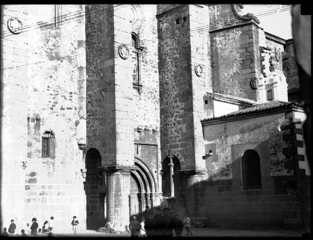 Iglesia de Santiago. Puerta lateral