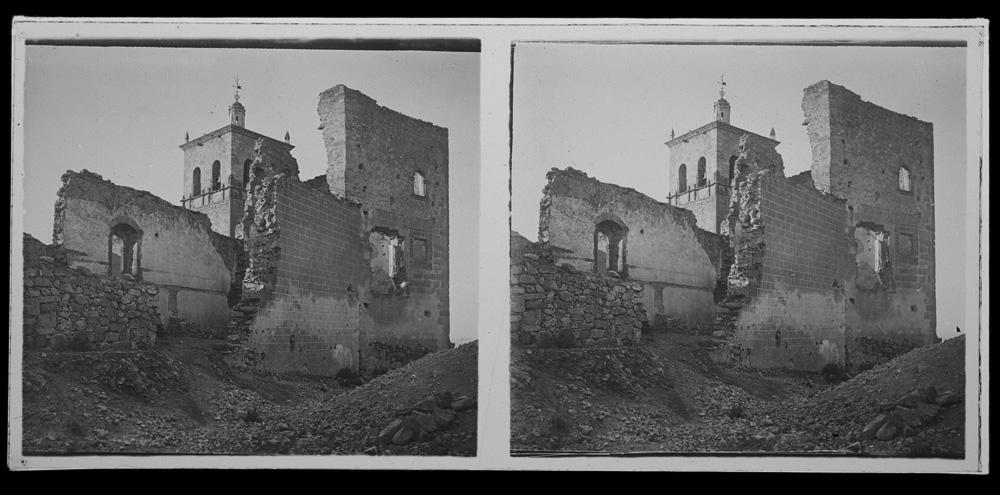 Iglesia o convento en ruinas y Torre campanario